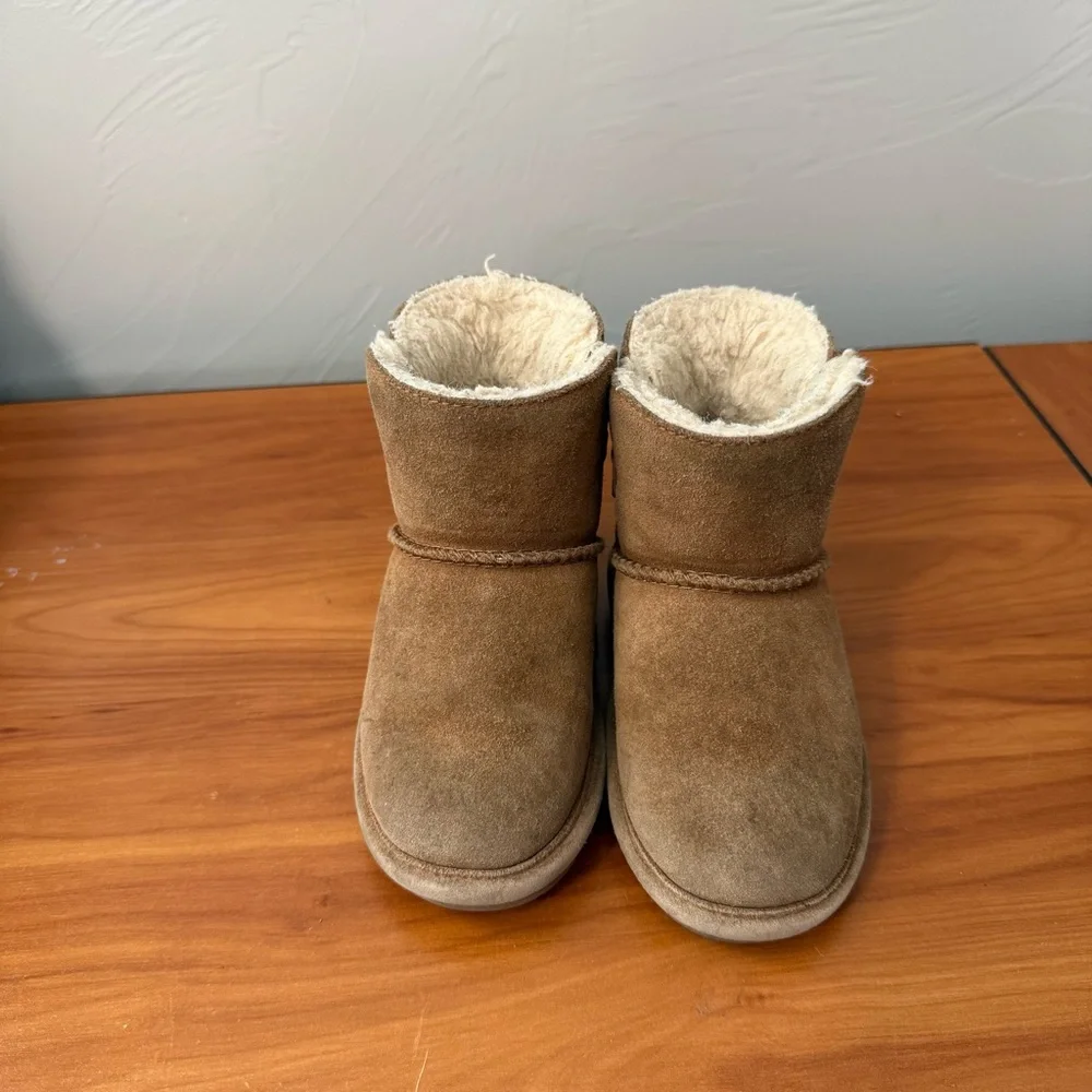 Bearpaw Girls Sherpa Lined Shearling Style Suede Boot Chestnut‎ Bow Detail 8